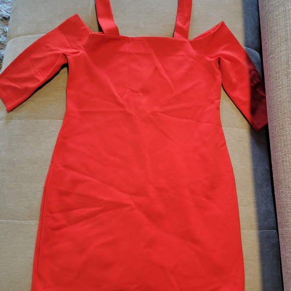 Romeo & Juliet cold shoulder mini dress - Picture 3 of 8